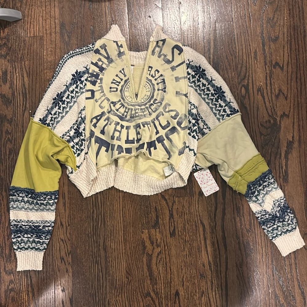 Free people sweater NWT Size Medium